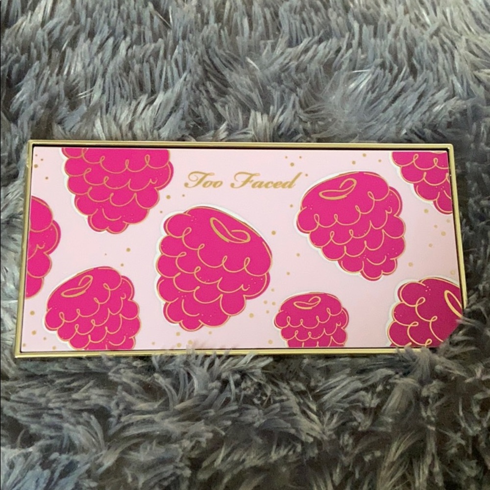 Too faced razzle dazzle berry eyeshadow palette